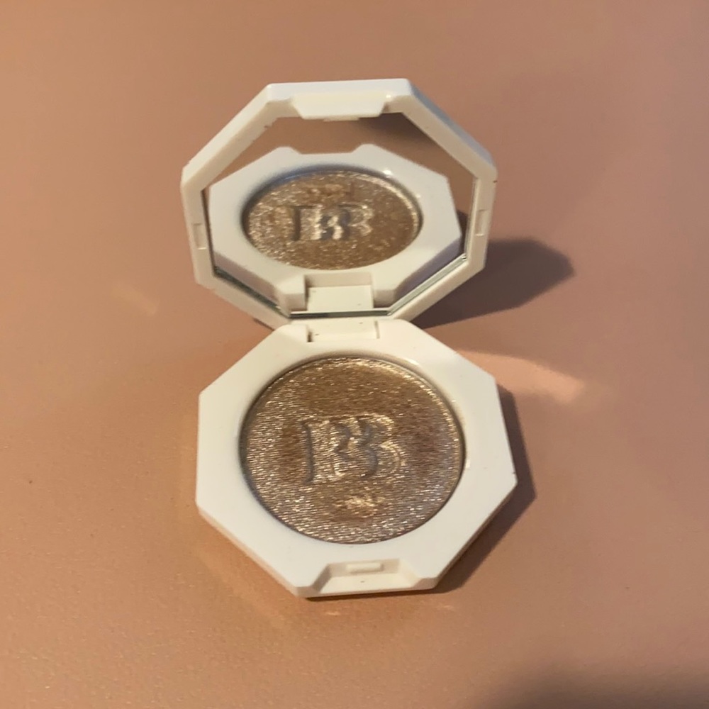 Fenty Beauty free style highlighter- killawatt foil, sand castle